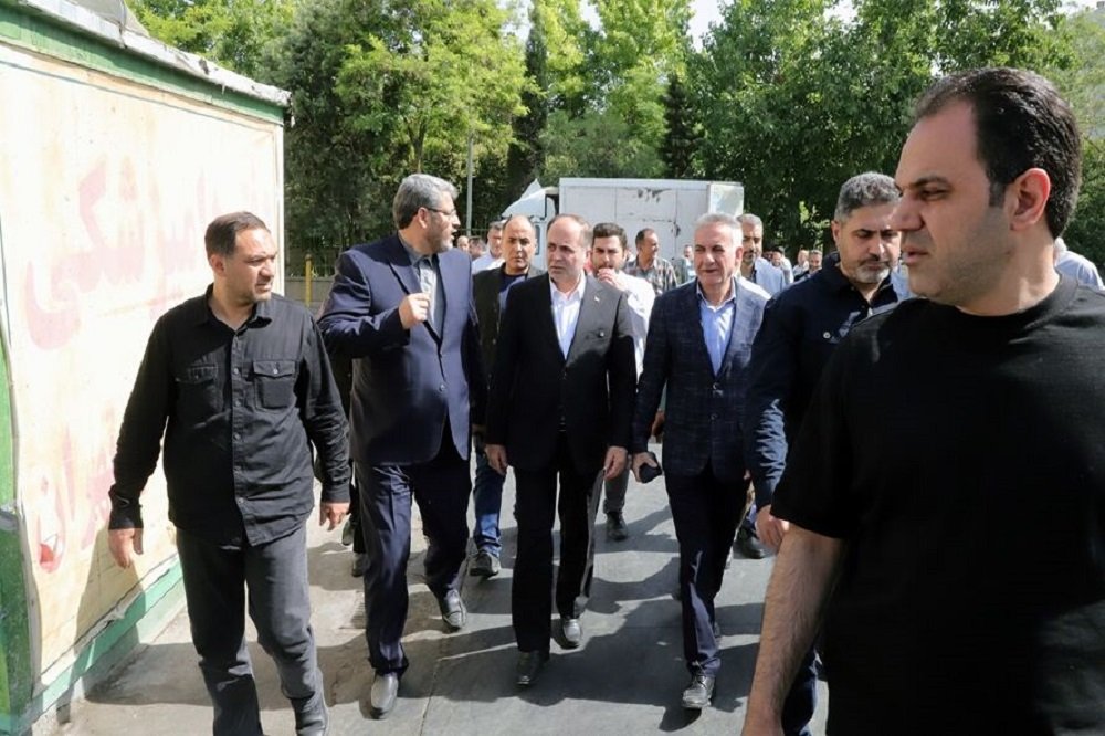 بازدید سرزده وزیر جهادکشاورزی از مرکز عرضه گوشت و مرغ میدان بهمن