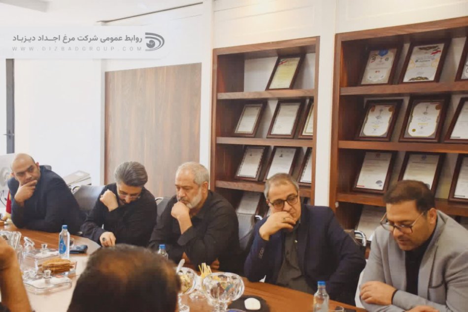 نشست مدیر عامل شرکت اجداد دیزباد و تعدادی از مدیران بنیاد مستضعفان با برخی از مسئولان اجرایی و امنیتی مراسم تشییع و تدفین پیکر مطهر قائد شهید امت در مشهد مقدس